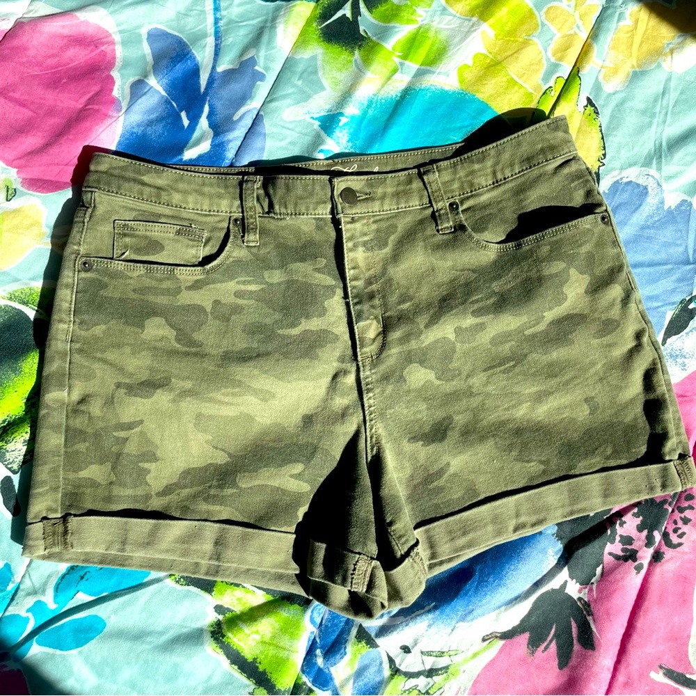 🪖🖤 UNIVERSAL THREAD CAMO SHORTS 🖤🪖